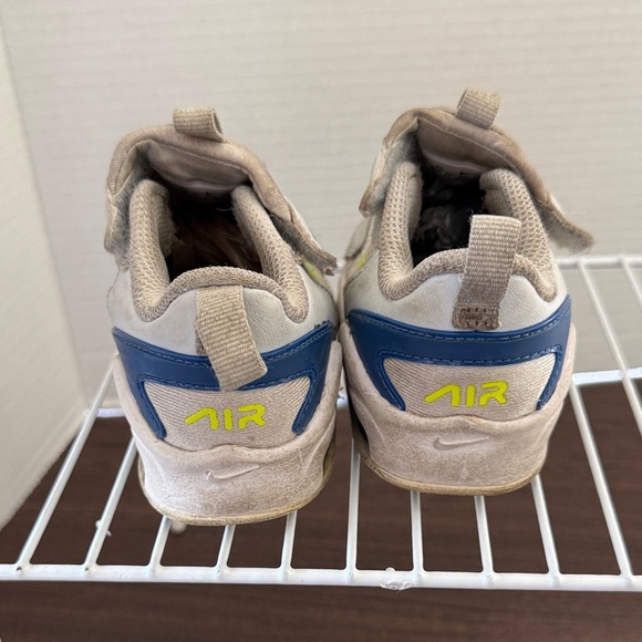 Nike Kids Sneakers in Beige and Blue with Neon Accents Size 7 Children's Shoes - Picture 7 of 7